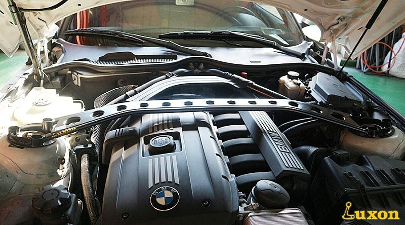 BMW Z4 E89 STRUT TOWER BAR by LUXON - Front Upper Chassis Brace (KOREA)