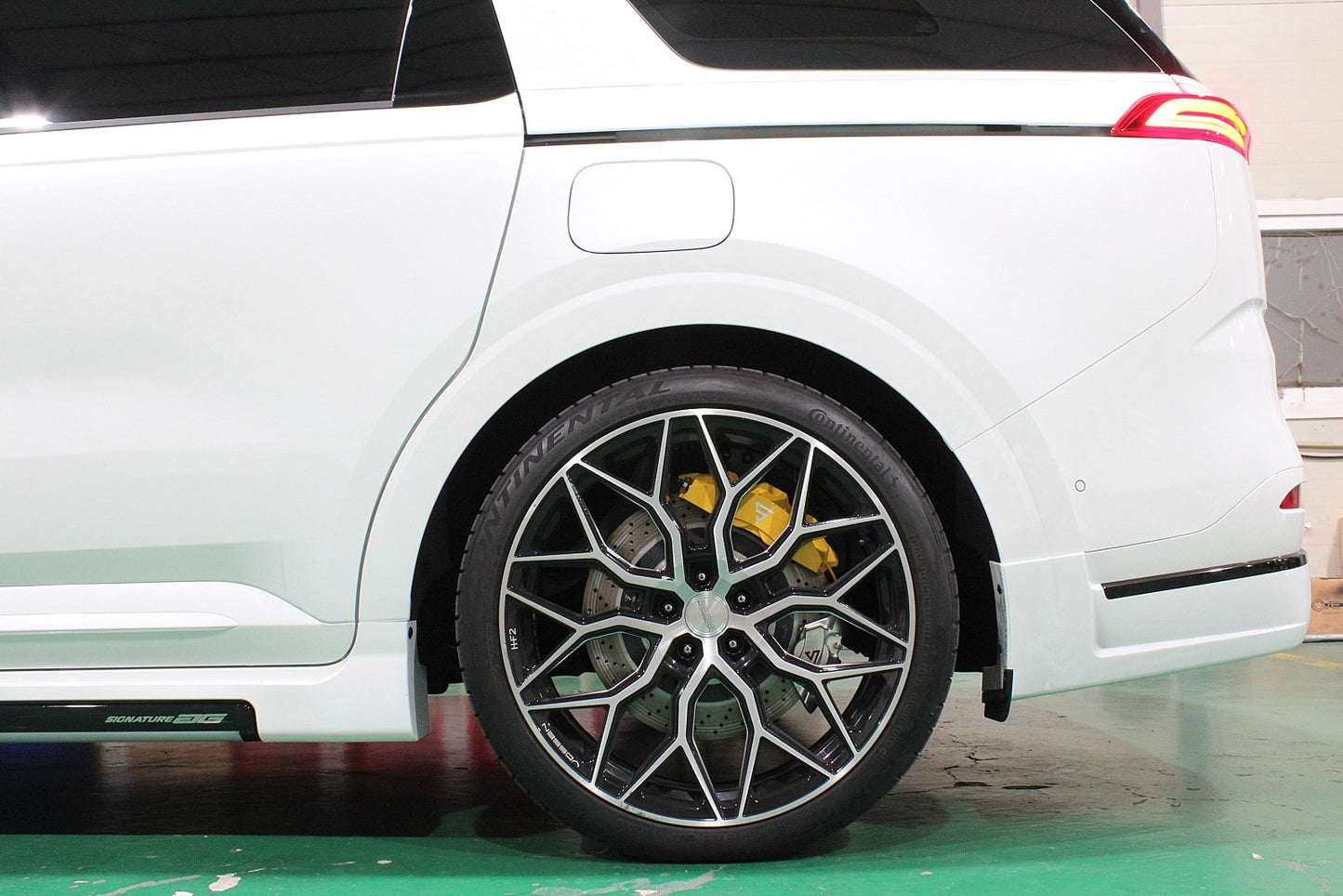KIA CANIVAL 4G. (KA4, 2022-2026) Performance Big Brake Kit Front 8 Pot (405mm) Rear 4 Pot (380mm) EPB